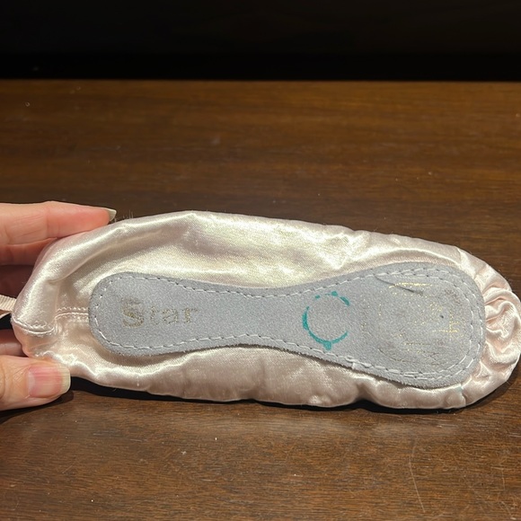 Cute Pointe Shoe pencil holder, coin purse and makeup bag/ Ballet Shoe Keychain - Picture 2 of 9